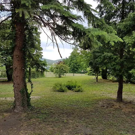 Szikora Apartman, Чопак