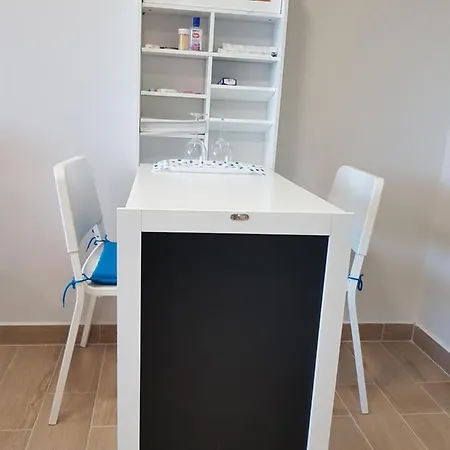Szikora Apartman, * Чопак